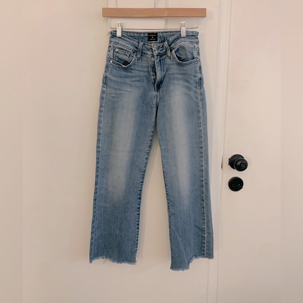 just black kick flare cropped jeans/medium-wash